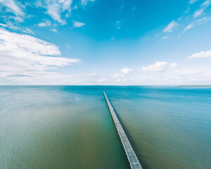 Obraz premium An aerial view of Urangan Pier at Hervey Bay on the Fraser Coast