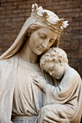 Madonna and child statue closeup in a vertical format_12312006_004.