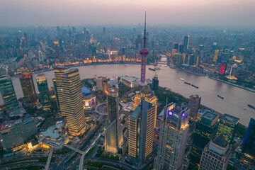 Obraz premium Sunset view of Lujiazui, the financial district in Shanghai, China, aerial shot.