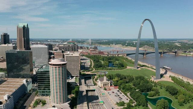 The Gateway Arch is located along the banks of the Mississippi River in St Louis MO