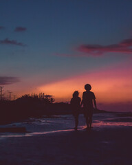 Obraz premium couple on the beach