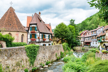 Fototapeta na wymiar Picturesque view of the quaint town of Kayserberg, Alsace, France