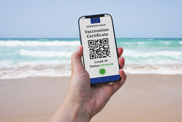 Digitaler Impfausweis, Impfpass, Zertifikat, ermöglicht Urlaub am Strand, Covid