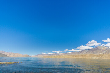 Fototapeta na wymiar Gobi snow mountains and lakes in kashgar, xinjiang, China
