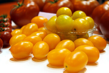 tomates cherry de colores
