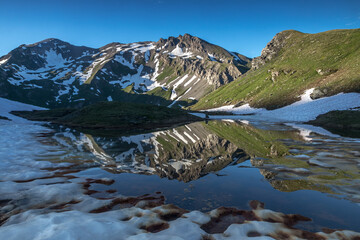 Bivouac au lac de la Tormottaz , Paysage des Alpes Grées au printemps , Col du Petit Saint-Bernard...
