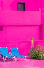 Fototapete Pink Mode tropische minimale Lage. Rosa Hotelwand, Schwimmbadbereich Kanarische Inseln. Reiseästhetik Tapete  © Porechenskaya