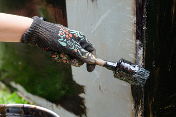 Bitumen waterproofing. Construction techniques for waterproofing basement, foundations, metal frames