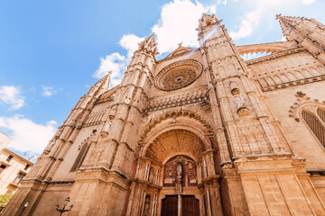 palma de mallorca cathedral from low angle - obrazy, fototapety, plakaty