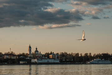 Fototapeta na wymiar Sunset in Mushkin on the Volga River