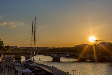Coucher de soleil sur Paris depuis le Pont Alexandre III