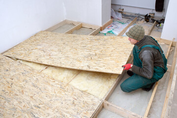 worker installing laminate flooring