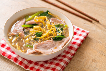 Crispy noodles with Pork in Gravy Sauce