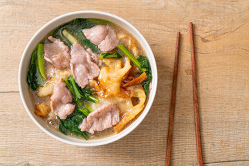 Noodles with Pork in Gravy Sauce