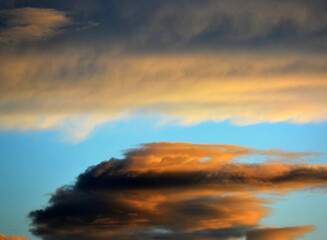 Obraz premium un crépuscule début mai