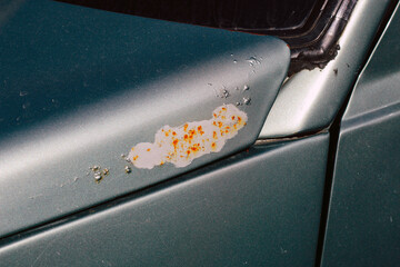 Corrosion on the hood of the car. Tear off paint from old age.