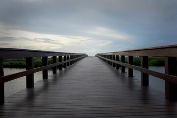 Obraz premium Bridge by the lake