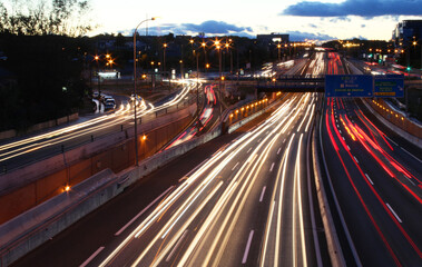 Fototapeta na wymiar Autopistas ciudad de noche