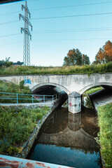Zwei B&auml;che die &uuml;bereinander flie&szlig;en in Wiener Neustadt