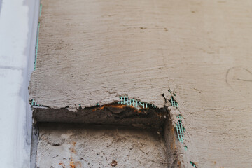 Violation of the technology of insulation and waterproofing of the house, peeling of the putty....