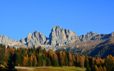 a beautiful autumn view of the mountains