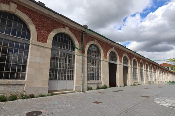 Obraz premium L'ESADSE, école supérieure d'art et design, à la cité du design, vue de l'extérieur, ville de Saint Etienne, département de la Loire, France