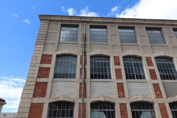 Fototapeta premium L'ESADSE, école supérieure d'art et design, à la cité du design, vue de l'extérieur, ville de Saint Etienne, département de la Loire, France