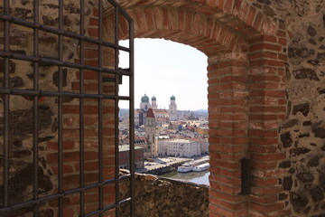 Blick von der Festung Veste Oberhaus auf dem Georgsberg auf die Altstadt von Passau und die Isar