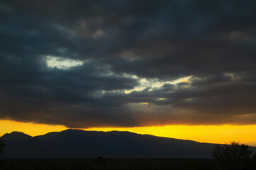 Atardecer amarillo.