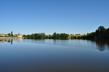 Lac de La Clayette et château