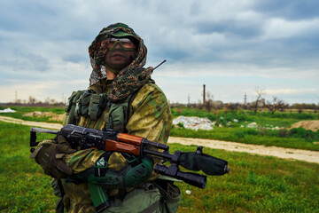 Fototapeta premium Close-up of a Russian soldier holding a weapon in his hands