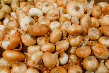 Onion counter. A pile of onions.