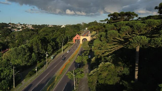 Portal de Santa Felicidade, bairro italiano, na Avenida Manoel Ribas em Curitiba, Paran&aacute;, Brasil. 