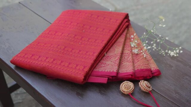 Indian sreSareee with jewellery
