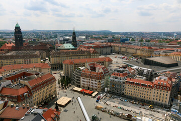 Fototapeta na wymiar Blick auf die Altstadt Dresden mit Kreuzkirche und Elbtal
