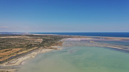 Etangs, vignes et flamants roses dans le sud de la France