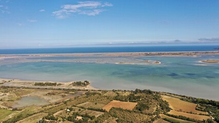 Etangs, vignes et flamants roses dans le sud de la France