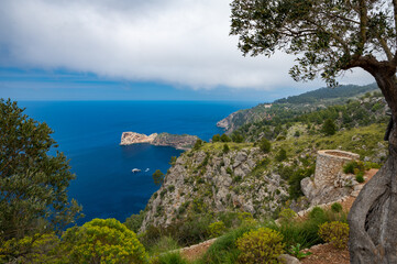 Fototapeta premium Die Nordküste von Mallorca bei Son Mariog / Miramar