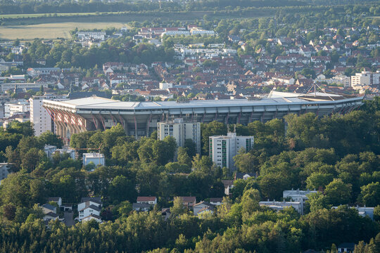 Blick über die Stadt kaiserslautern mit Fußballstadion Betzenberg 