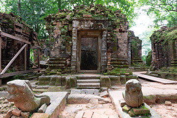 Fototapeta na wymiar Ancient ruins Koh Ker Temple, Siem Reap Cambodia Sep 2015. 