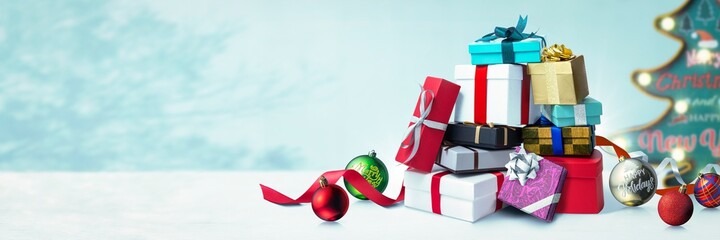 Obraz premium テーブルの上に山積みになった、たくさんのクリスマスプレゼント 