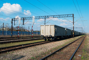Fototapeta na wymiar Bocznica kolejowa z wagonami towarowymi