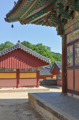 Obraz premium Daeungjeon Hall (right), Judgment Hall (Myeongbujeon) left & prayer room (back right)