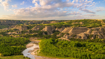 River Bend Overlook view of the cliffs along the Little Missouri River in the Theodore Roosevelt National Park - North Unit - North Dakota Badlands - obrazy, fototapety, plakaty
