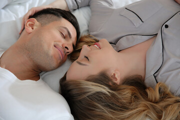 Obraz na płótnie Canvas Lovely couple enjoying time together on bed