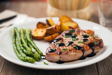 Fillet of beef with potatoes and asparagus on a plate.