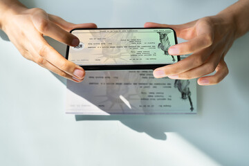 Naklejka premium Remote Check Deposit Taking Photo