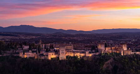 Alhambra au coucher de soleil