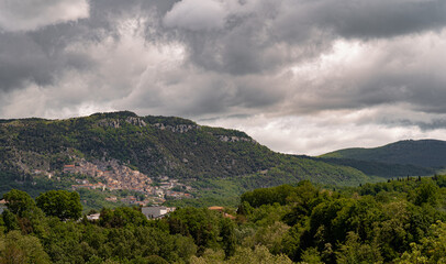 Pesche is an Italian town of 1 668 inhabitants in the province of Isernia in Molise.