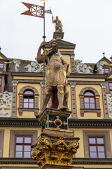 Obraz premium Sculpture of a warrior on the fish market in Erfurt